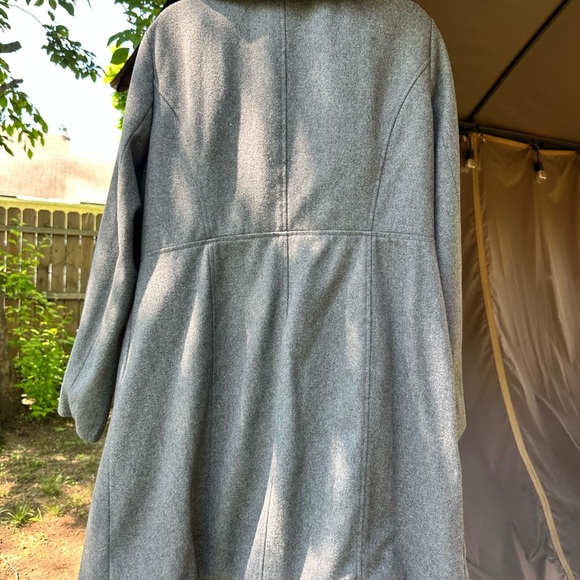 GAP Gray Wool Coat - Picture 5 of 5